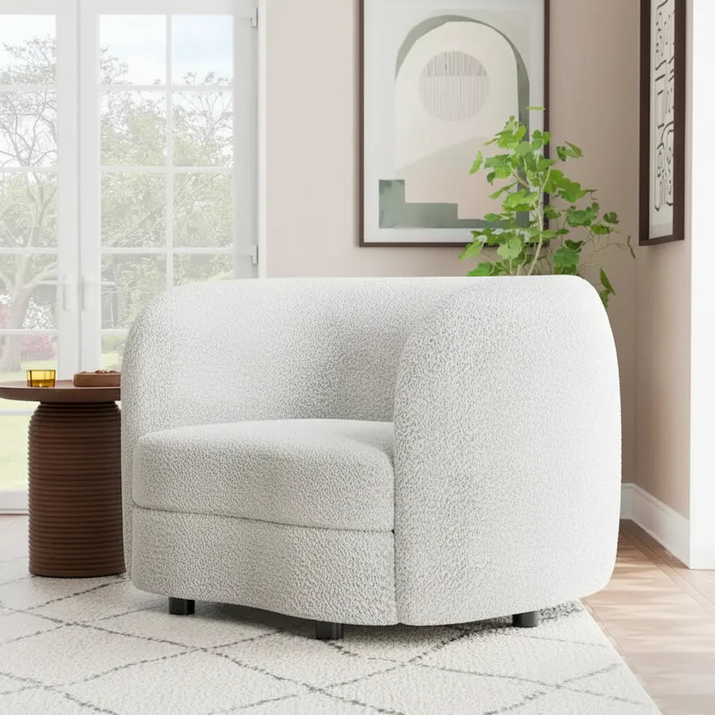 Fauteuil d'appoint moderne en bouclette avec accoudoirs incurvés, assise de style haricot et pieds ronds en bois