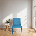 Chaise de salle à manger minimaliste en cuir avec surpiqûres bleues